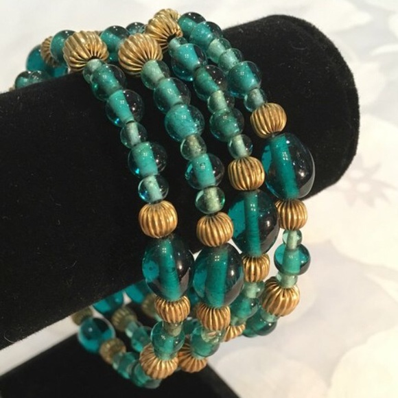 Vintage Jewelry - 🎉HP🎉 Vintage Green And Gold Bead Bracelet